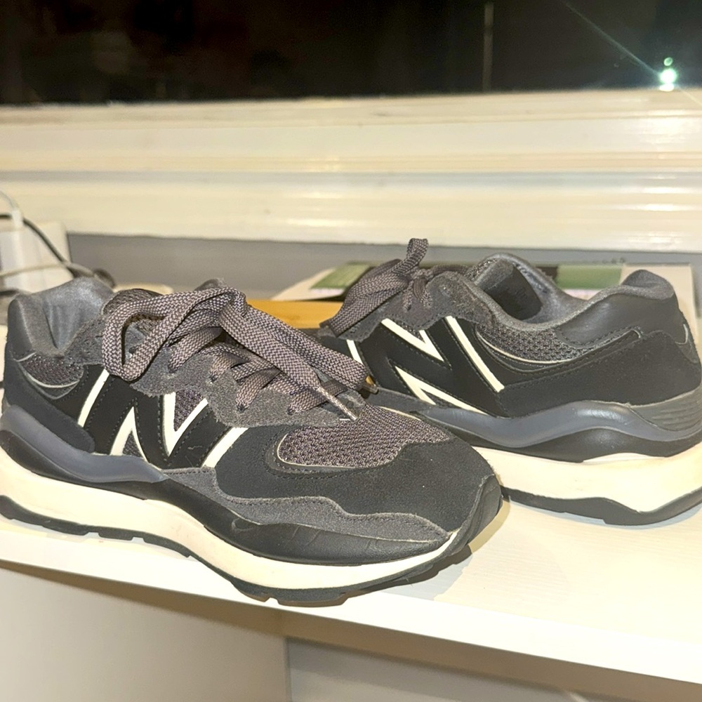 NEW BALANCE 57/40 SNEAKS